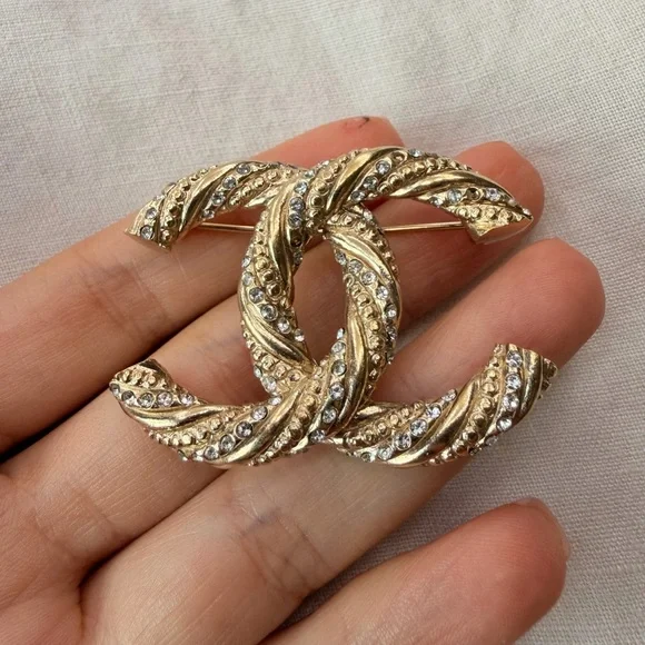 CHANEL Twisted Gold and Silver Brooch - Picture 4 of 10